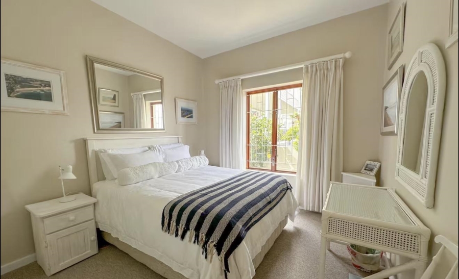 To Let 2 Bedroom Property for Rent in St James Western Cape